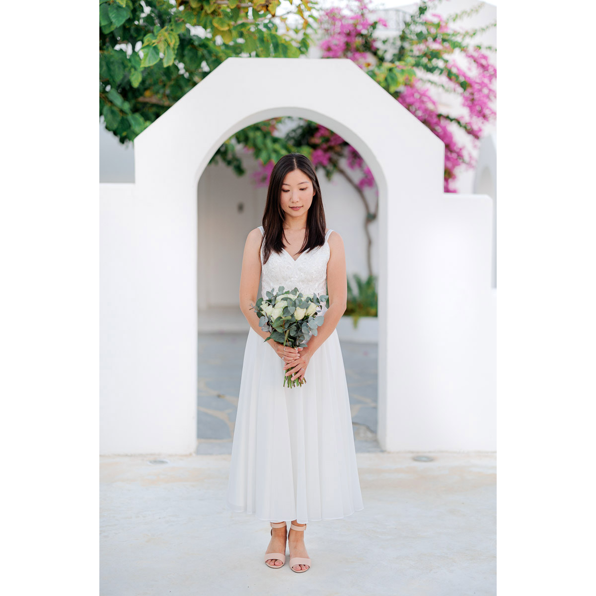 Minimal and calm bride in Crete