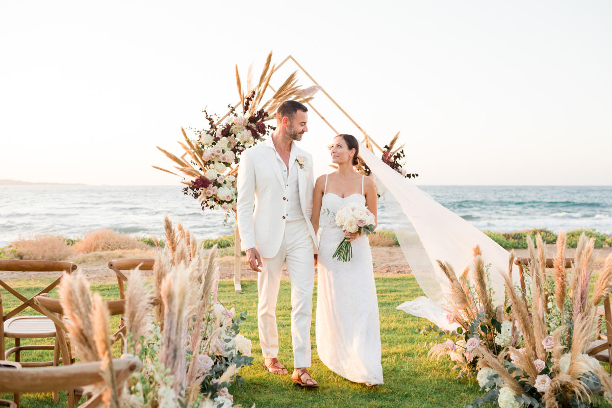 wedding couple in the wedding venue