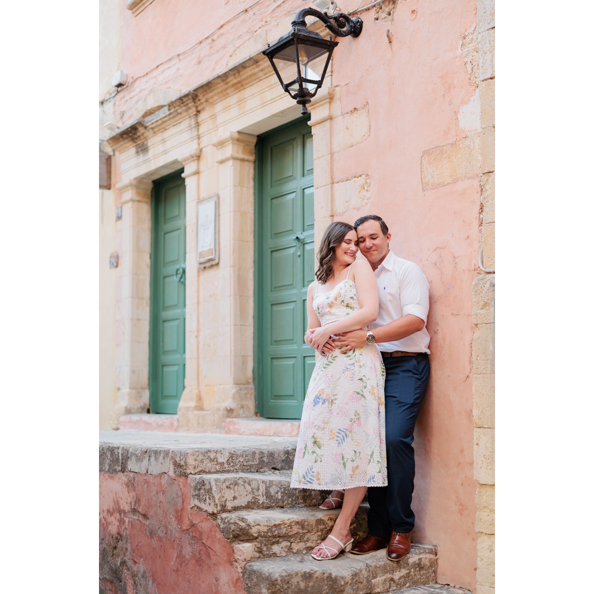 couple photo-session in the small alleys in the old town of Chania