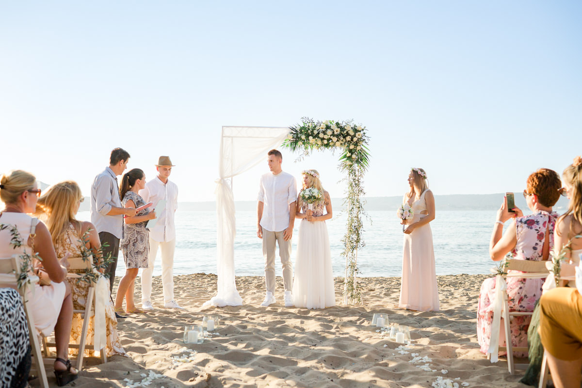 beach wedding ceremony in Crete