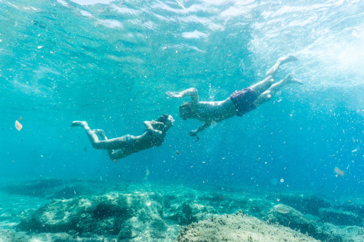underwater kiss in Greece