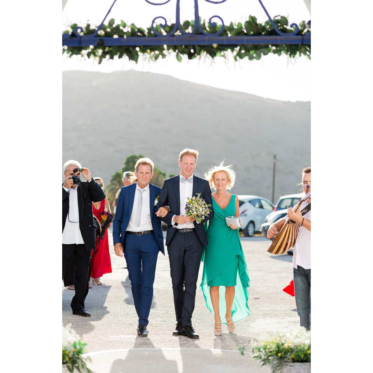 groom arrives with his parents in the ceremony venue