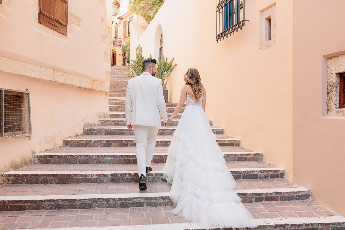 photo session in the small alleys in the old town of Chania