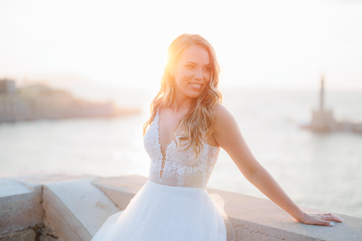 gorgeous bride in front of the Lighthouse