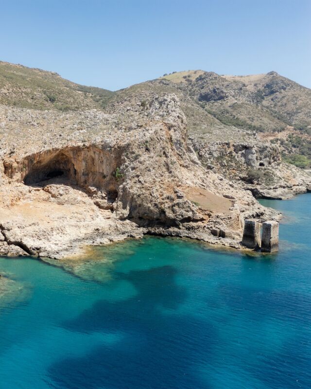 Bound by Waves: A Wedding on Crete’s Hidden Corner !
.
.
Planning & design @the_25_project 
Photography @antonis_kelaidis 
Videography @alex_ktistakis_films @elena_mavraki_videographer 
Venue @seaestaonthebeach 
DJ @aristotelis_manoudakis 
Dinnerware @sk.event_rentals 
lights @studio_k_kavlentakis 
catering @monterno.catering 
flowers @areka_flowers 
Bridal make up @mariannag_hairandmakeup 
.
.
.
.
.
.
#GreekIslandWeddings
#BeachWeddings
#CreteWeddings
#GreekWeddingPlanner
#IslandWedding
#DestinationWedding
#WeddingInParadise
#DreamWedding
#SeasideWedding
#WeddingInGreece
#DestinationBride
#GreekIslesWeddings
#weddingincrete #weddingphotographercrete #phototographercrete #creteweddingvenue #chaniaphotographer #weddingphotographerchania